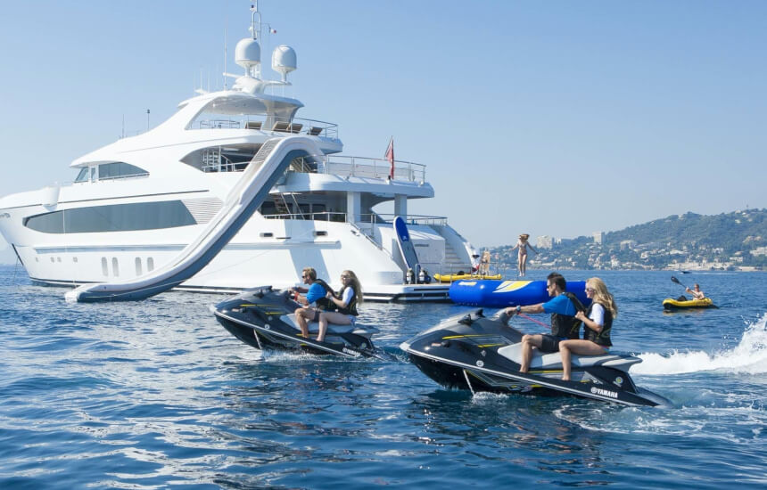 Nicholson Yacht
